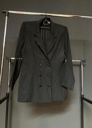 Стильний піджак з цікавою гіпюровою спинкою !