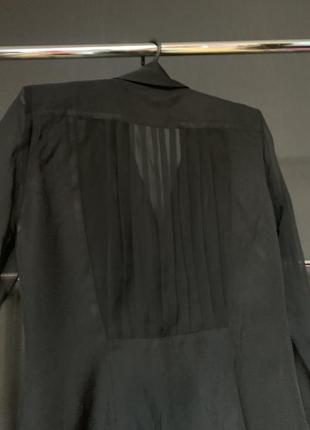 Стильний піджак з цікавою гіпюровою спинкою !