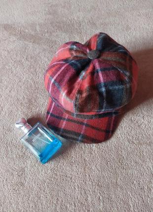 Трендова стильна тепла кепі у клітинку