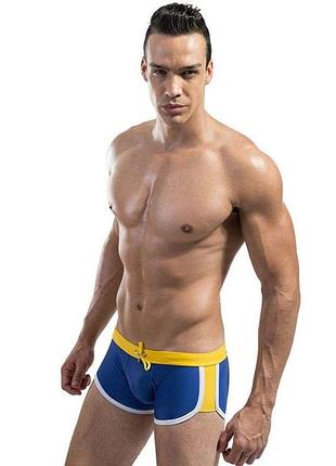 Плавки интересного кроя desmit