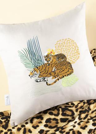Подушка декоративна tiger з вишивкою тм ideia 50х50 см9 фото
