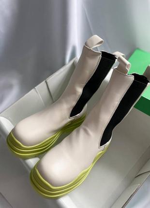 Bottega veneta green ivory beige популярные массивные ботинки ботега бежевые беж молочные кремовые салатовая подошва деми весна осень на флисе сапоги9 фото