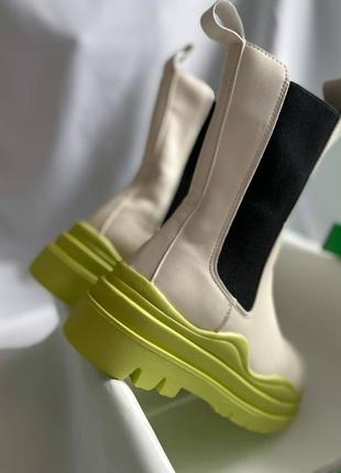 Bottega veneta green ivory beige популярные массивные ботинки ботега бежевые беж молочные кремовые салатовая подошва деми весна осень на флисе сапоги8 фото