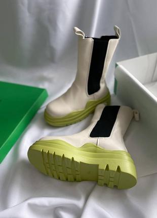 Bottega veneta green ivory beige популярные массивные ботинки ботега бежевые беж молочные кремовые салатовая подошва деми весна осень на флисе сапоги10 фото