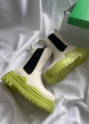 Bottega veneta green ivory beige популярные массивные ботинки ботега бежевые беж молочные кремовые салатовая подошва деми весна осень на флисе сапоги7 фото