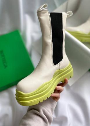 Bottega veneta green ivory beige популярные массивные ботинки ботега бежевые беж молочные кремовые салатовая подошва деми весна осень на флисе сапоги1 фото