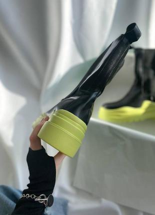 Bottega veneta black yellow популярные массивные ботинки ботега венета черные жёлтая высокая подошва демисезон весна осень на флисе сапоги9 фото