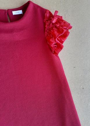 Яскрава червона фактурна сукня з велюровими рукавами на 7 років7 фото