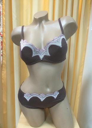 Комплект гладкого нижньої білизни бюстгальтер пуш-ап і трусики сліп тм алюр