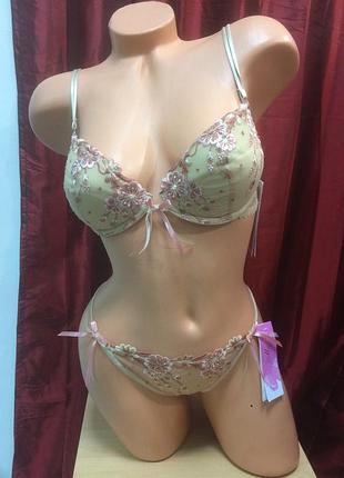 Комплект нижньої білизни: бюстгальтер на бавовняній основі і трусики стрінг тм березня