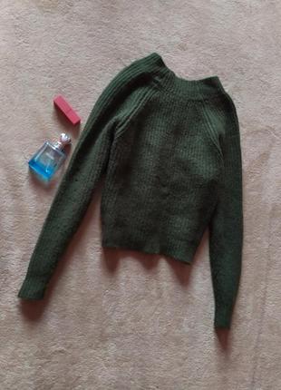 Классный укороченный тёплый свитер цвета хвои3 фото