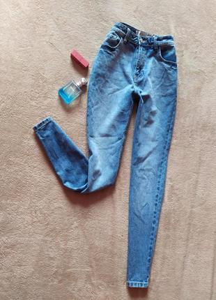 Крутые качественные стильные зауженные mom джинсы высокая талия2 фото
