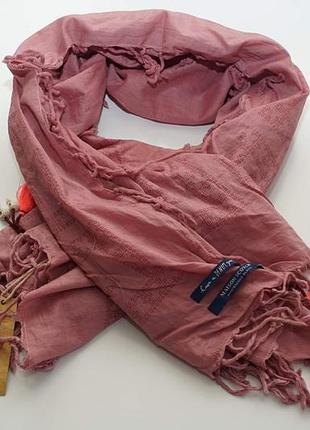 Женский платок maison scotch с декором в виде черепов.