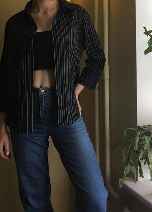 Черная женская рубашка в белую полоску