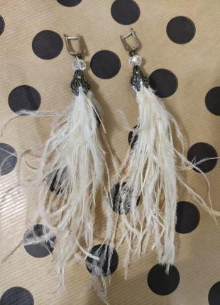 Ошатні бежеві сережки з пір'ям