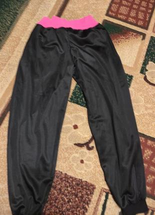Фірмові спортивні штани на байці 134-140 чорні з малиновим штани утеплені5 фото