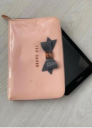 Брендовый чехол отted baker