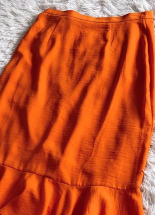 Яркая оранжевая юбка george с имитацией запаха8 фото