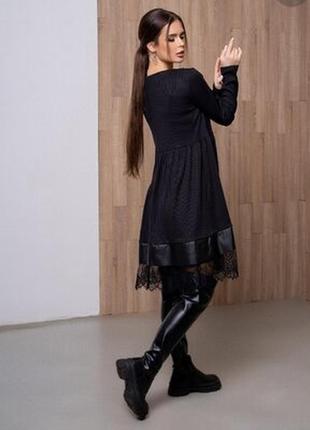 Чорна сукня-трапеція з мереживом2 фото