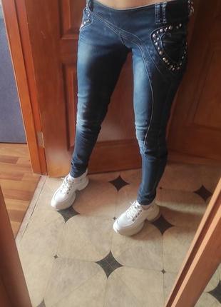 Джинсы с низкой посадкой