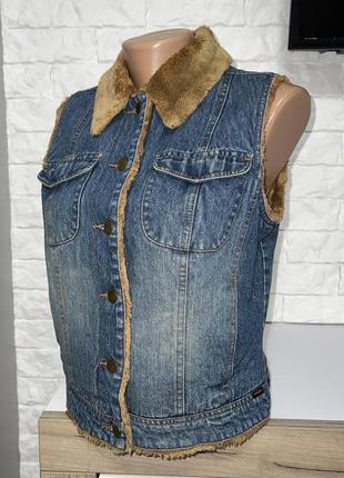 Фірмова тепла джинсова жилетка на штучному хутрі mexx1 фото