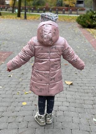 Красивая зимняя удлиненная куртка парка с капюшоном для девочек4 фото