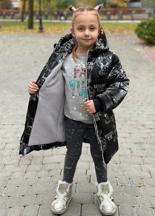 Красивая зимняя удлиненная куртка парка с капюшоном для девочек6 фото