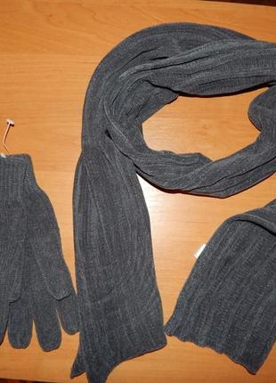 Довгий шарф і рукавички