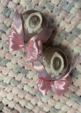 Новорічні іграшки.