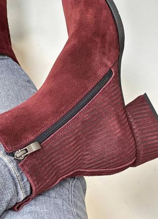 Жіночі черевики з натуральної замші ексклюзивної в бордовому кольорі на невеликому плитці з квадратним носком4 фото