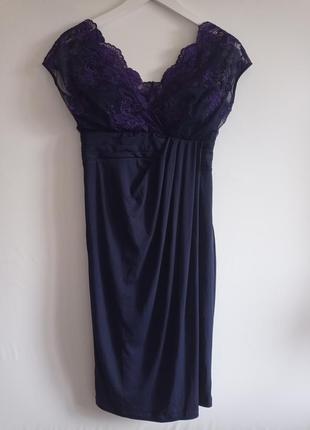 Красивое нарядное платье с кружевом