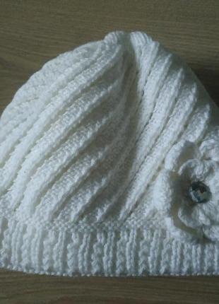 Однотонна біла шапочка з молочним відтінком/ зимова шапка для дівчинки