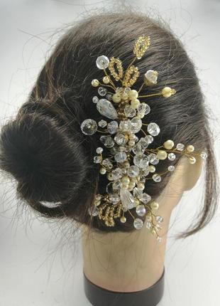 Гребінь з кришталевими намистинами біло-золотий весільна прикраса у зачіску2 фото