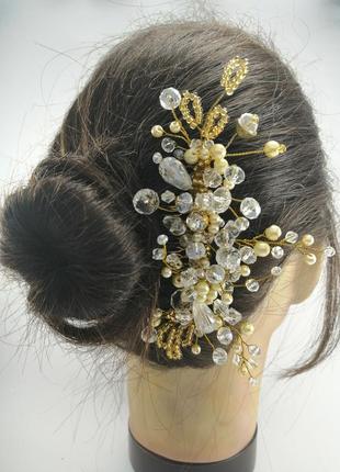 Гребінь з кришталевими намистинами біло-золотий весільна прикраса у зачіску5 фото