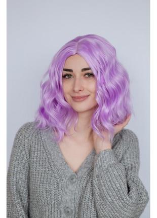 Перука фіолетова хвилясте волосся середня довжина