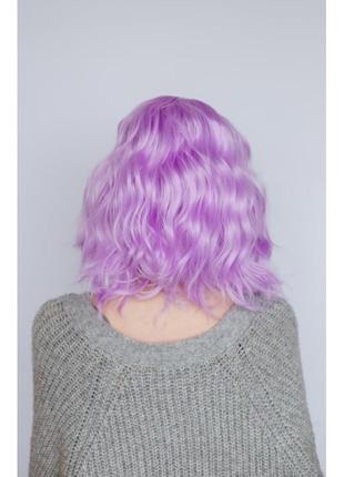 Перука фіолетова хвилясте волосся середня довжина3 фото