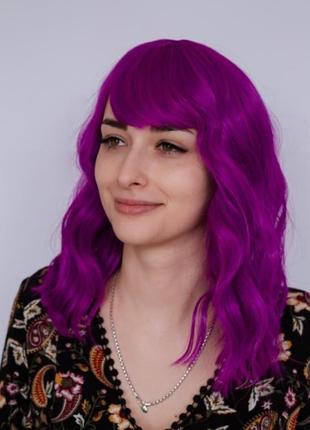 Фиолетовый парик волнистые волосы с челкой