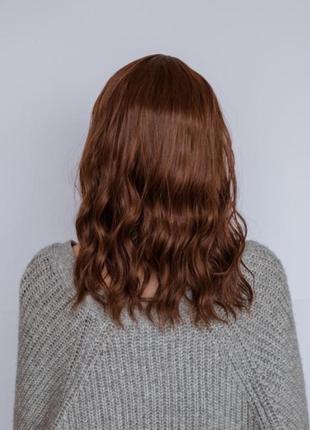 Рудо коричнева перука середня довжина хвилясте волосся3 фото