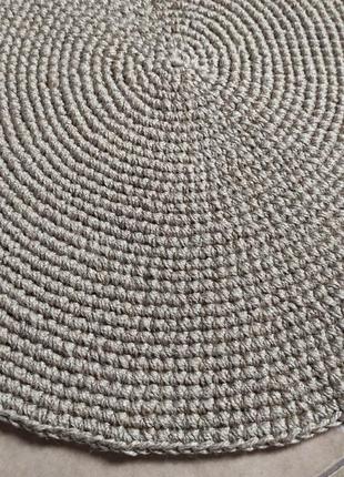 Круглий в'язаний килим. килимок ручної роботи із джуту.