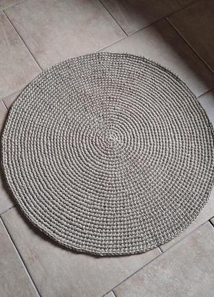 Круглий в'язаний килим. килимок ручної роботи із джуту.