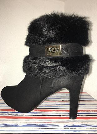 Чорні демісезонні черевики ugg