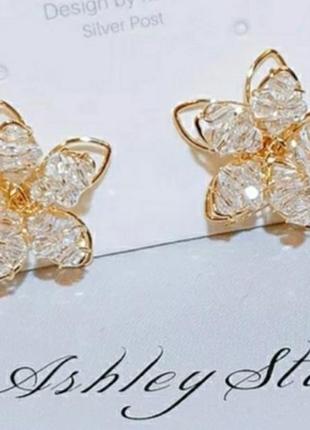 Сережки - гвоздики з бісером з кристалів у формі квітки