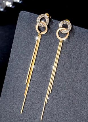 Вишукані сережки-гвоздики з пензликами у золотому кольорі1 фото