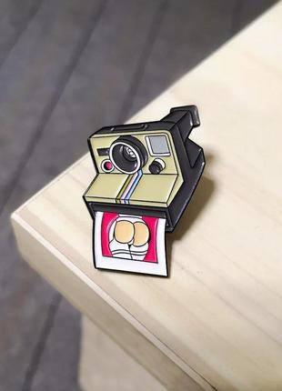 Значок / пін металевий  polaroid camera