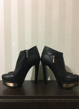 Ботильйони чорні чобітки туфлі