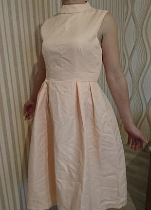 Шикарное нюдовое платье в стиле одри хепберн, boohoo.2 фото