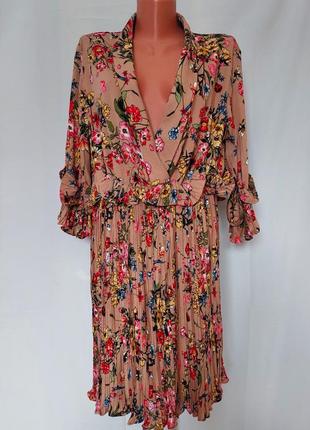 Платье с плиссированным низом в цветочный принт prettylittlething(размер 14-16)5 фото