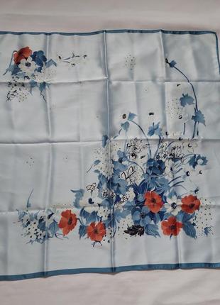 Нежно голубой итальянский  винтажный платок в цветочный принт st.michael(66 см на 69 см)