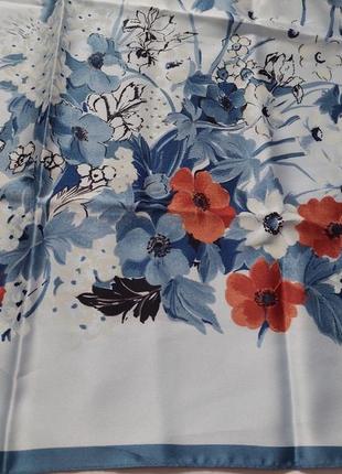 Нежно голубой итальянский  винтажный платок в цветочный принт st.michael(66 см на 69 см)5 фото