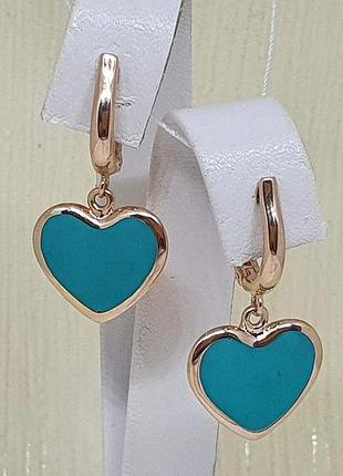 Золоті сережки-підвіски серця з емаллю.   210181